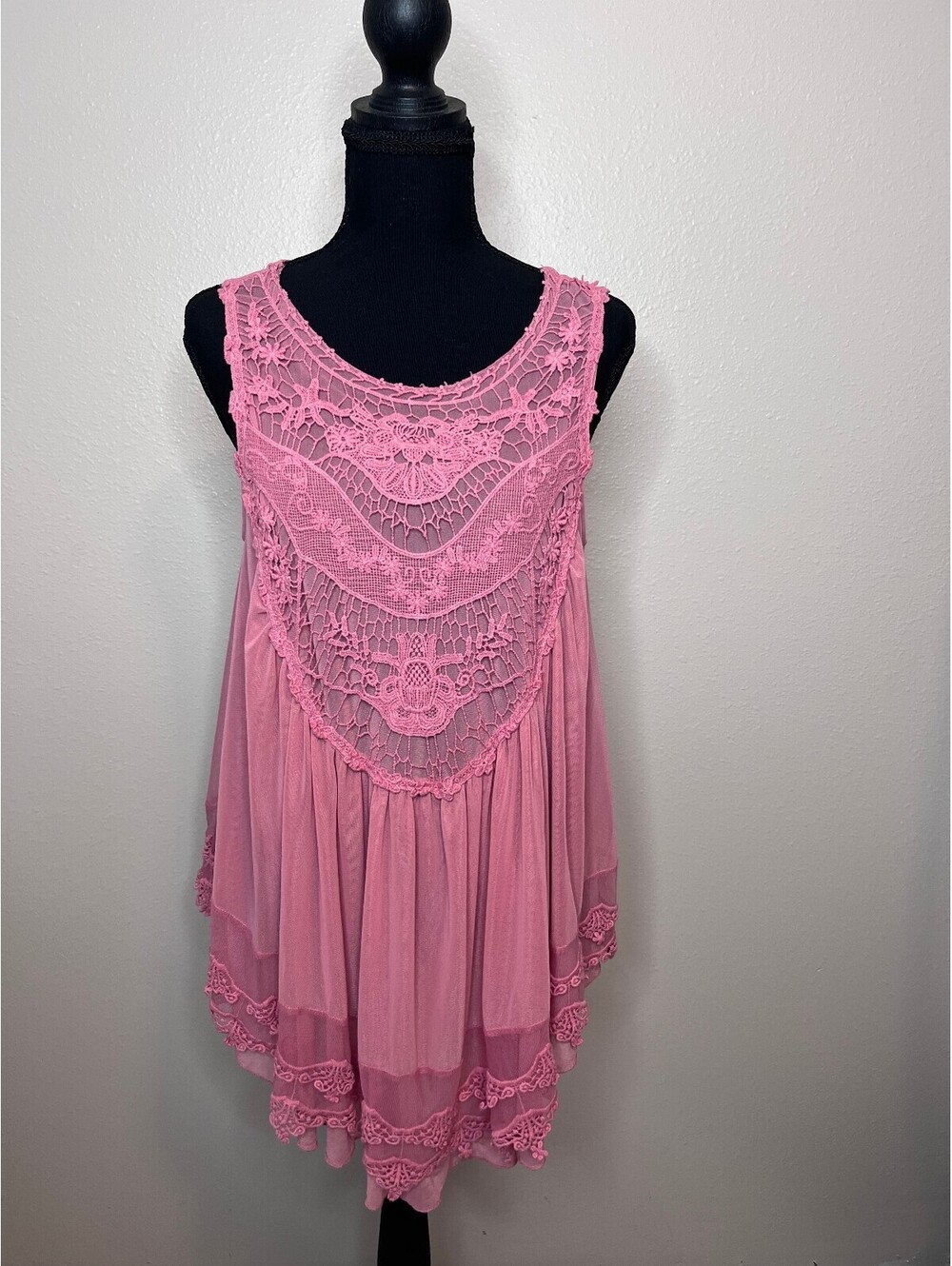 Paradiso pink lace sleeveless top